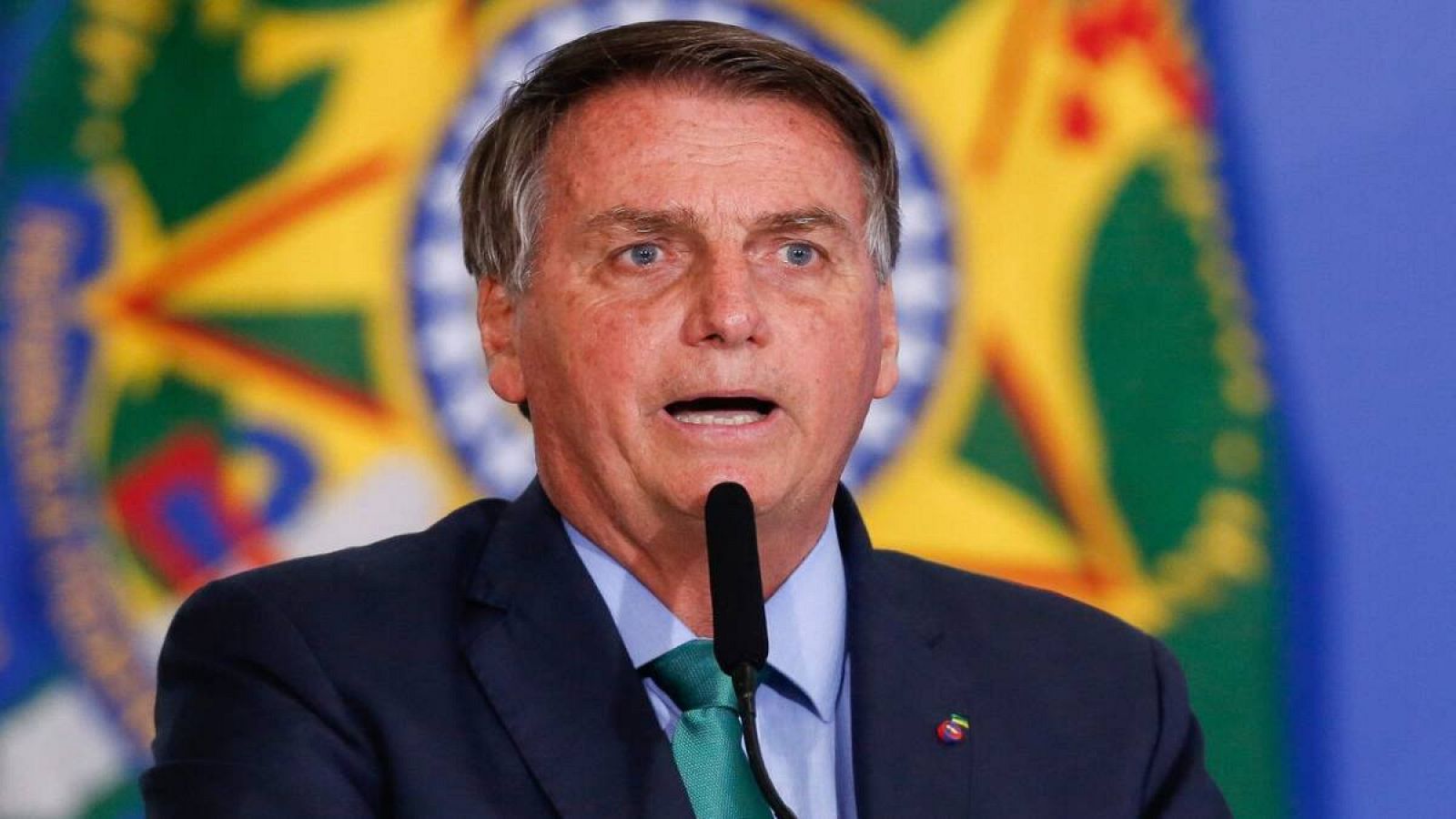 El presidente de Brasil, Jair Bolsonaro, habla durante una ceremonia en el Palacio Planalto en Brasilia, el 5 de agosto de 2021. 