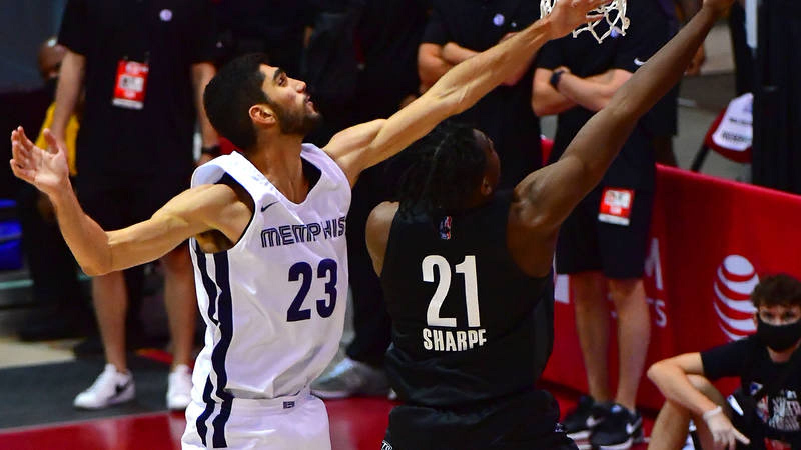 Santi Aldama, en su debut en la Liga de Verano de la NBA.