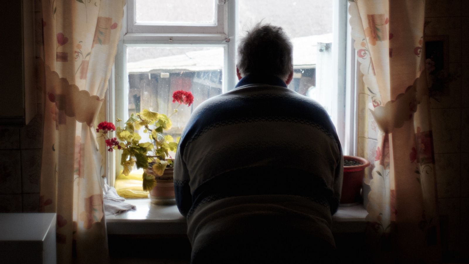 El aislamiento social ha resultado demoledor para las personas con alzhéimer.