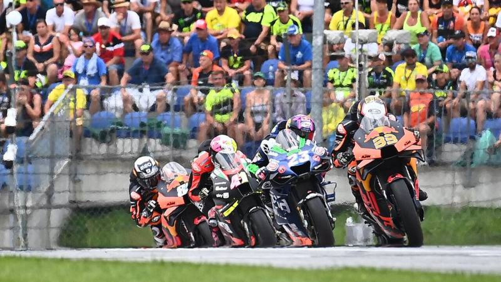 Imagen de la anterior carrera de MotoGP, con Brad Binder a la cabeza.