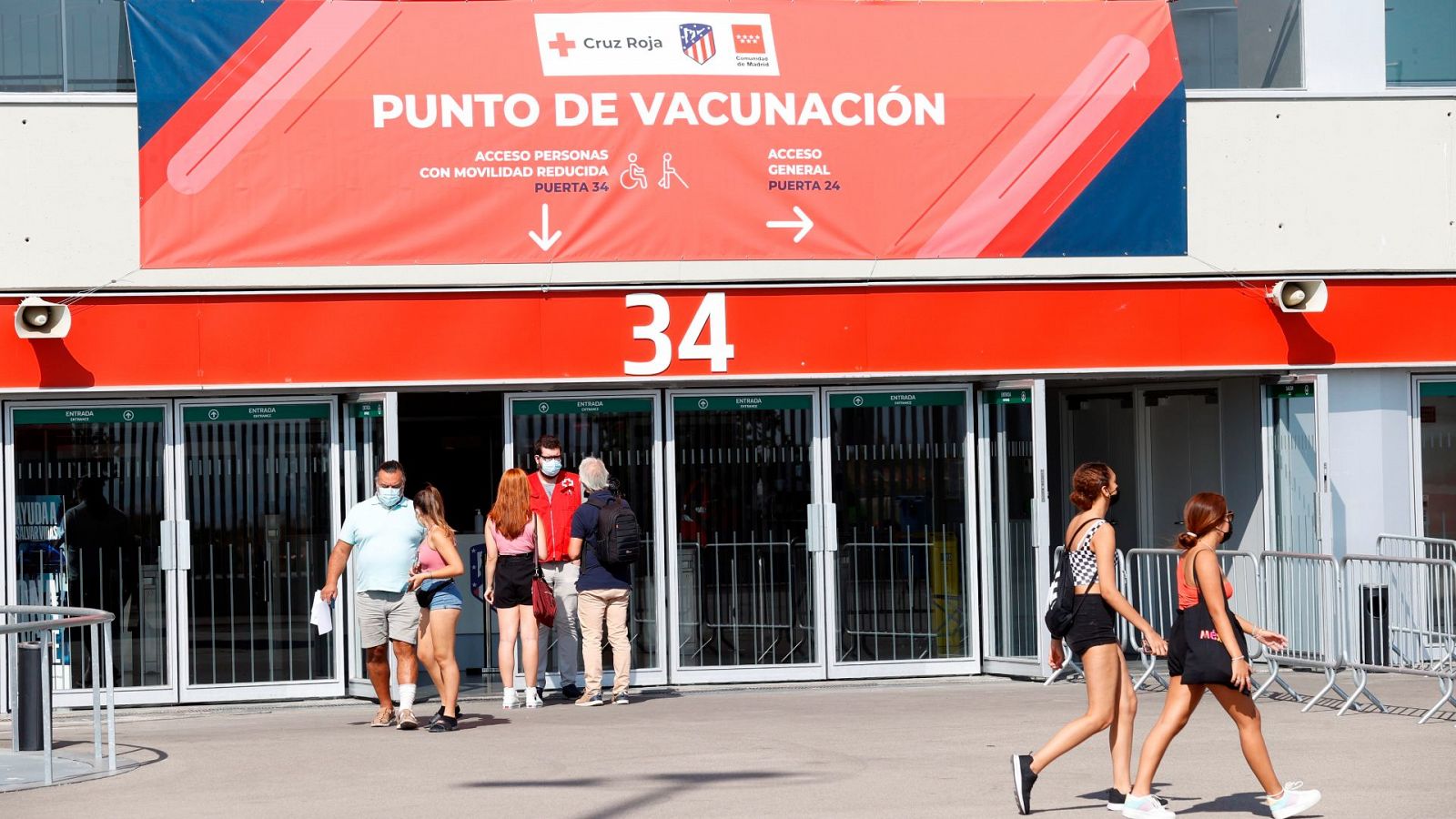 Acceso del punto de vacunación en el estadio Wanda Metropolitano