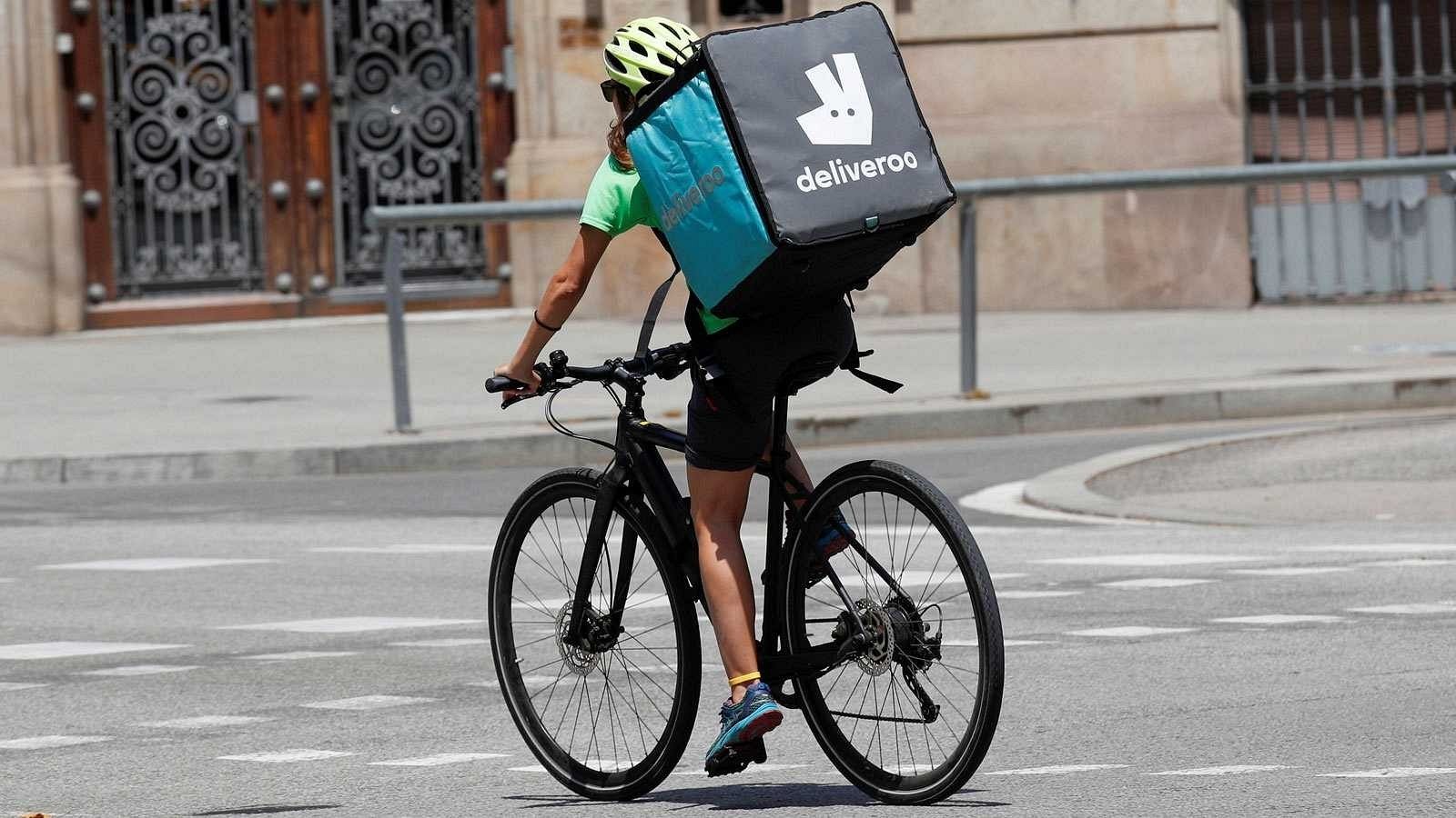  Un repartidor de Deliveroo