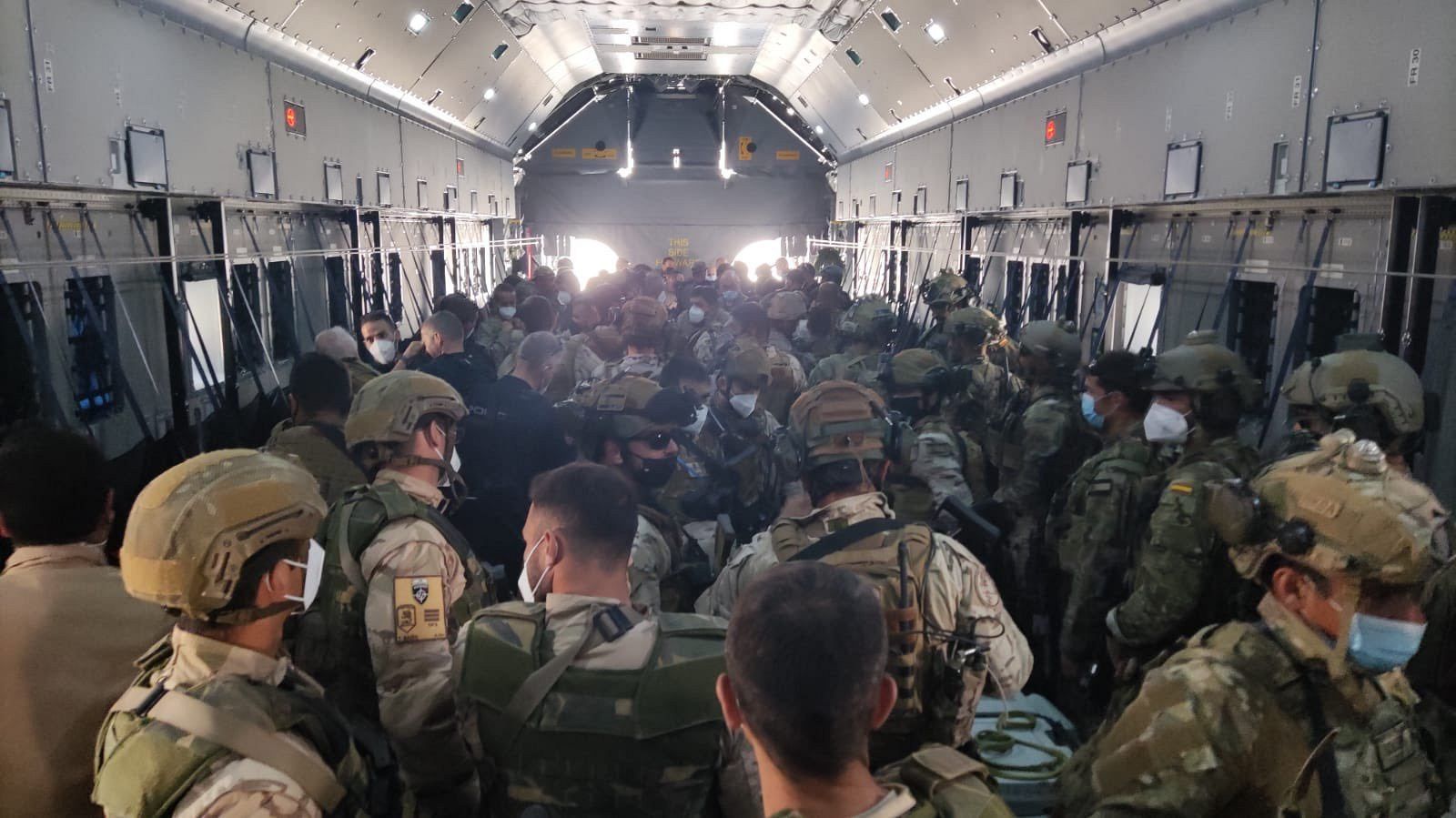 Vista interior de uno de los aviones de las Fuerzas Armadas españolas, que ha transportado a los militares que permanecía en Afganistán