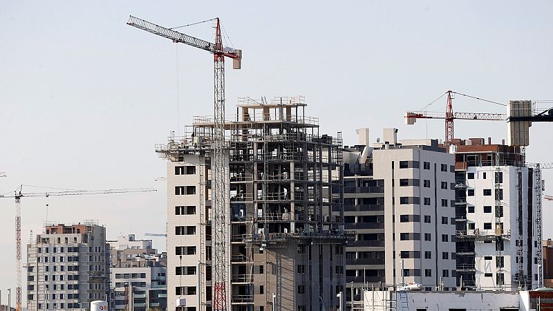 Vista de varios bloques de viviendas en construcción en Madrid