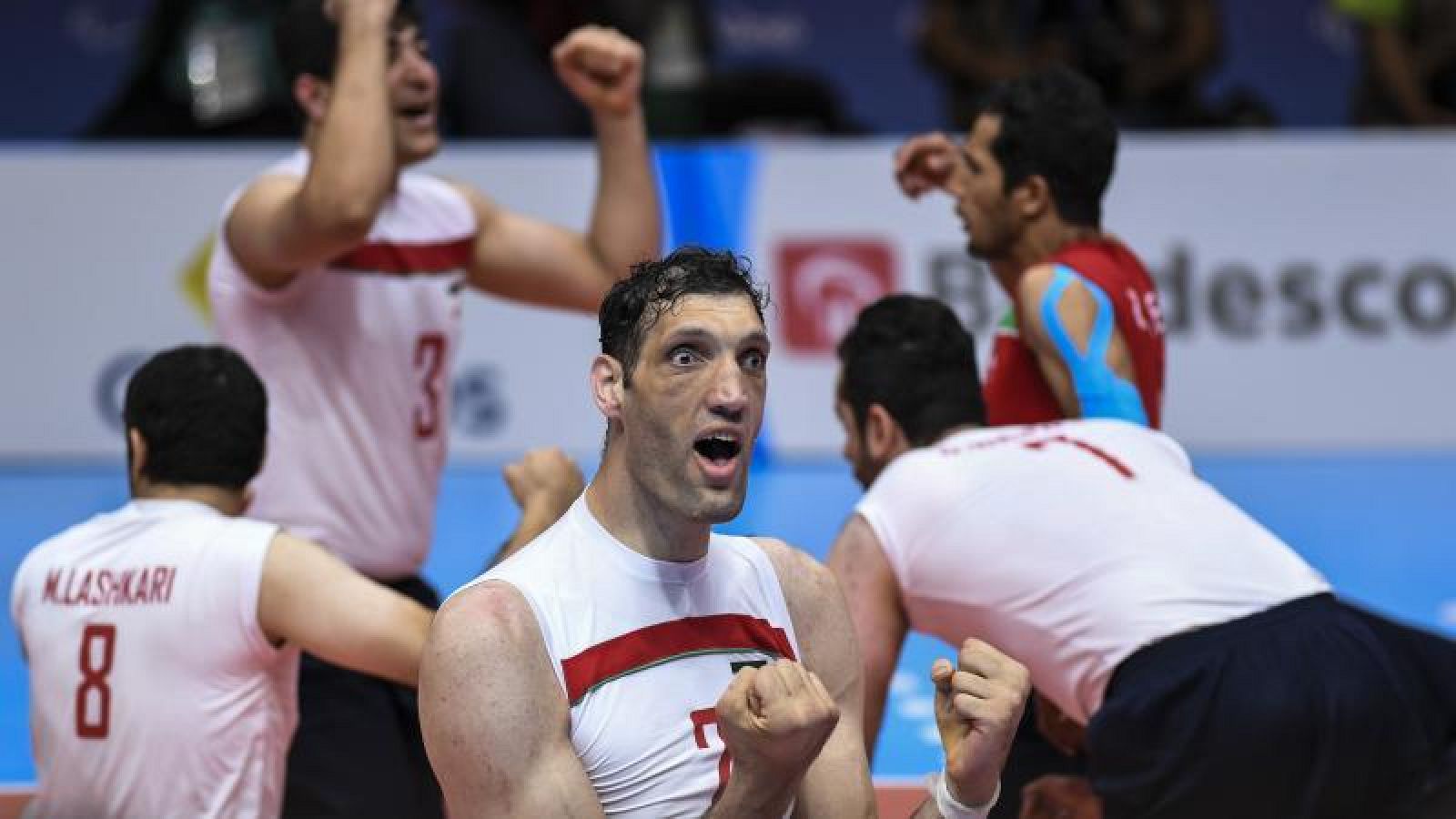 El jugador de voleybol Morteza Mehrzad festejando un triunfo