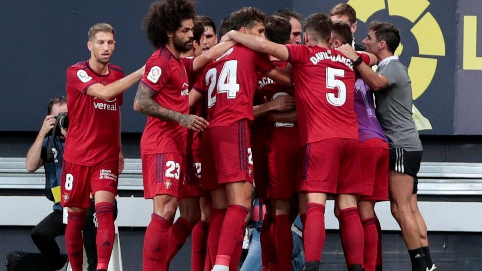 Osasuna celebra su triunfo ante el Cádiz