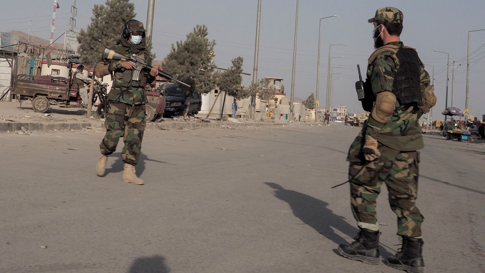 Un control talibán en una calle de Kabul.