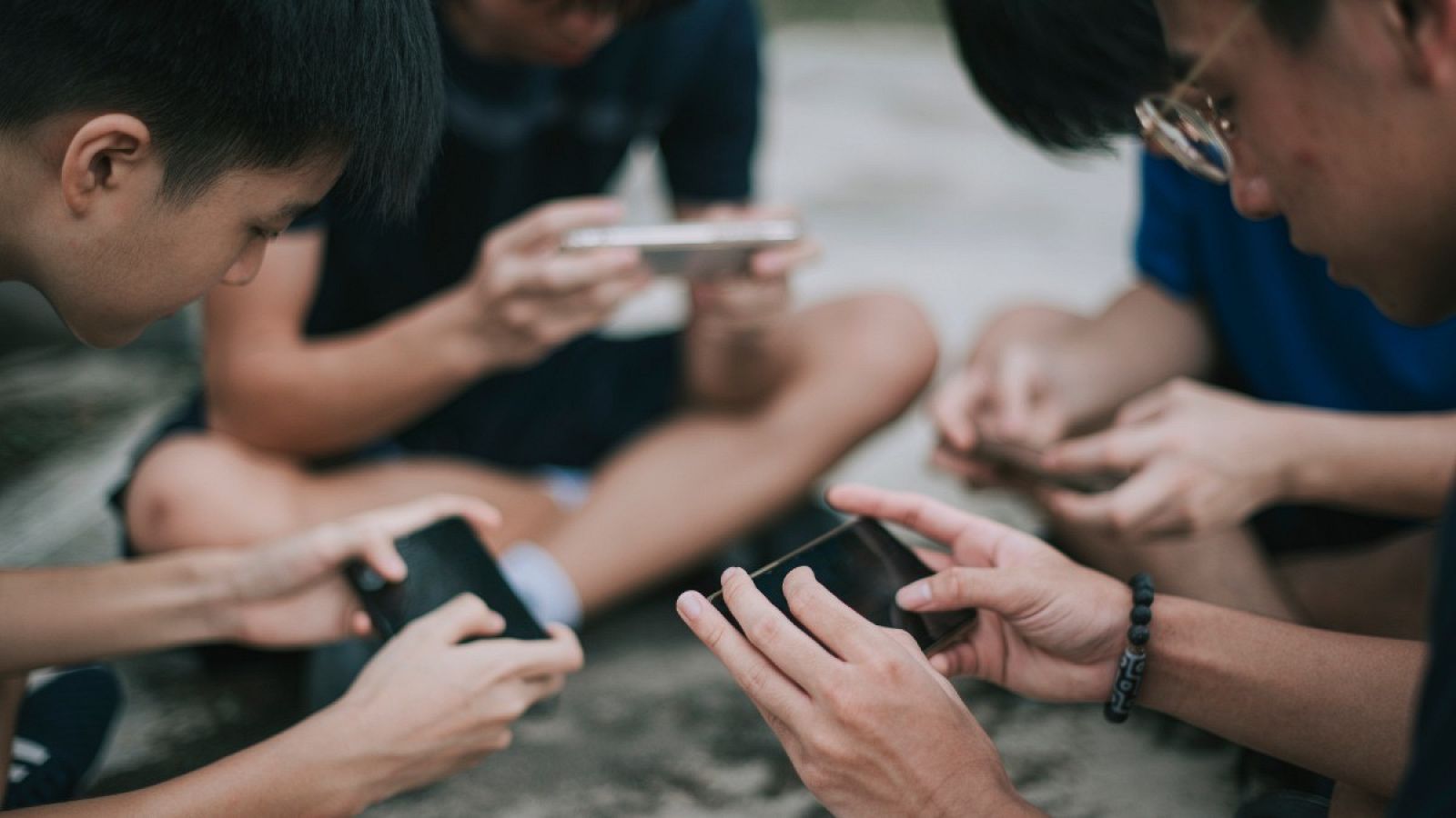 Durante los festivos nacionales los menores podrán jugar en línea una hora más