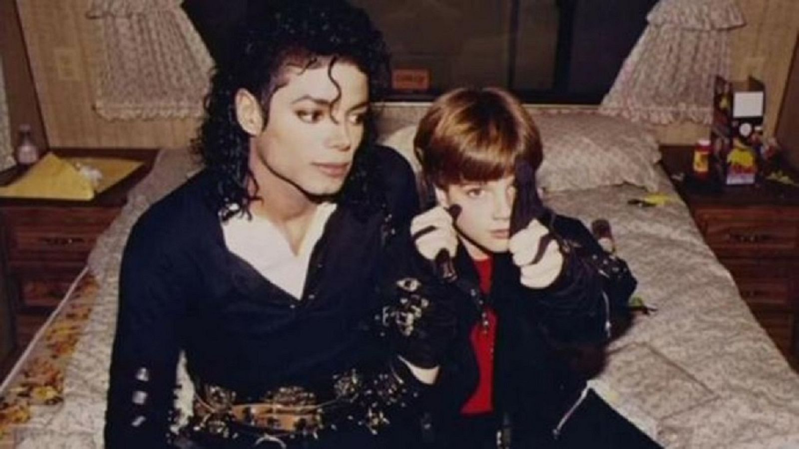 Michael Jackson junto a James Safechuck