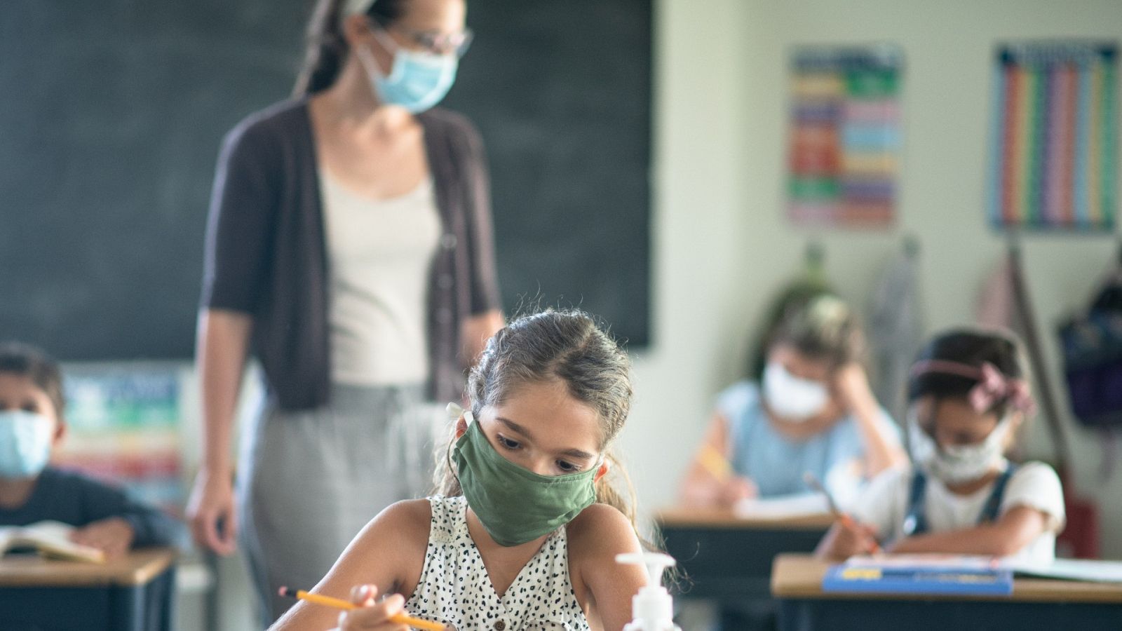 La persistencia de la pandemia obliga a mantener medidas sanitarias durante el próximo curso.