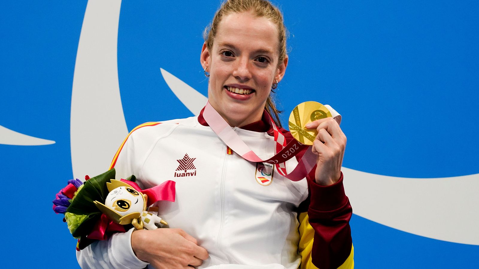 Marta Fernández, abanderada española en la ceremonia de clausura