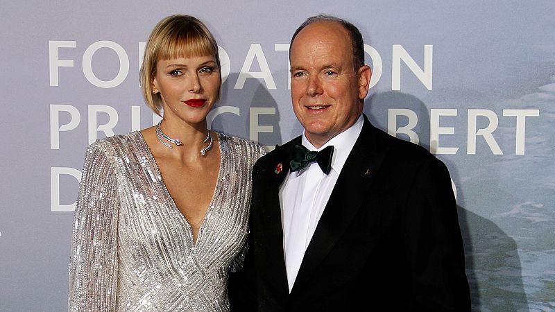 El príncipe Alberto dice que Charlène "está lista" para volver a Mónaco.