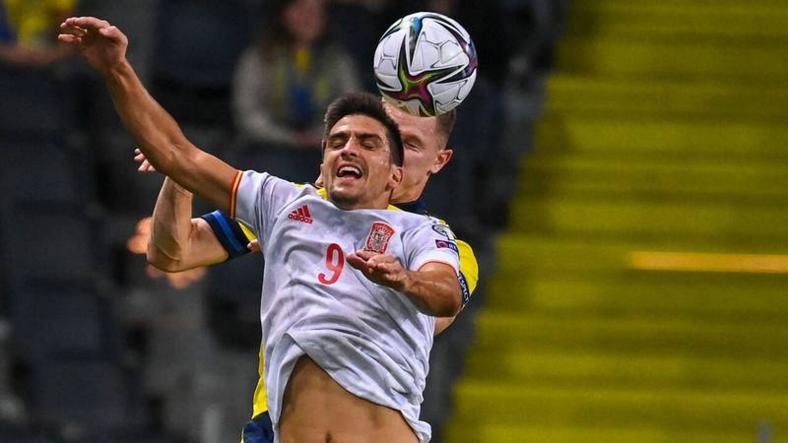 Gerard Moreno, en primer término en el partido contra Suecia.