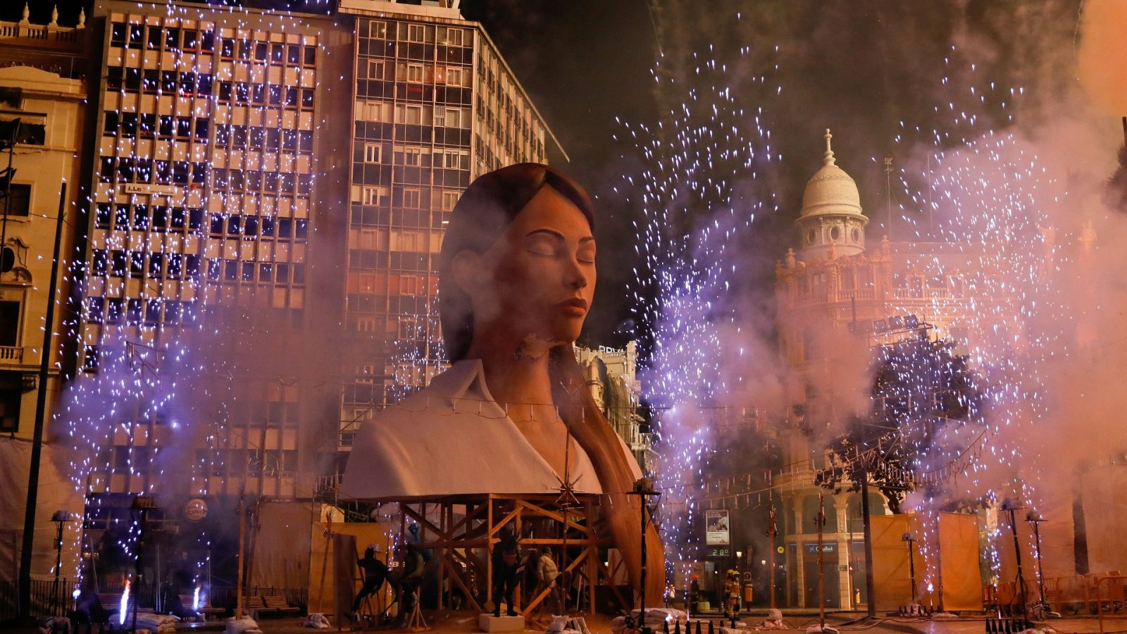 La meditadora de la falla municipal