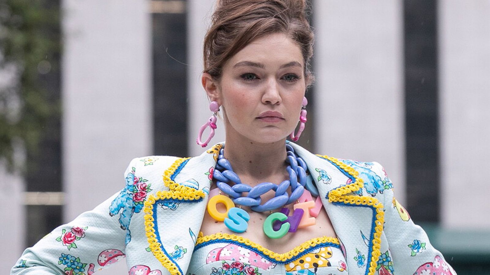 Gigi Hadid desfila para Moschino