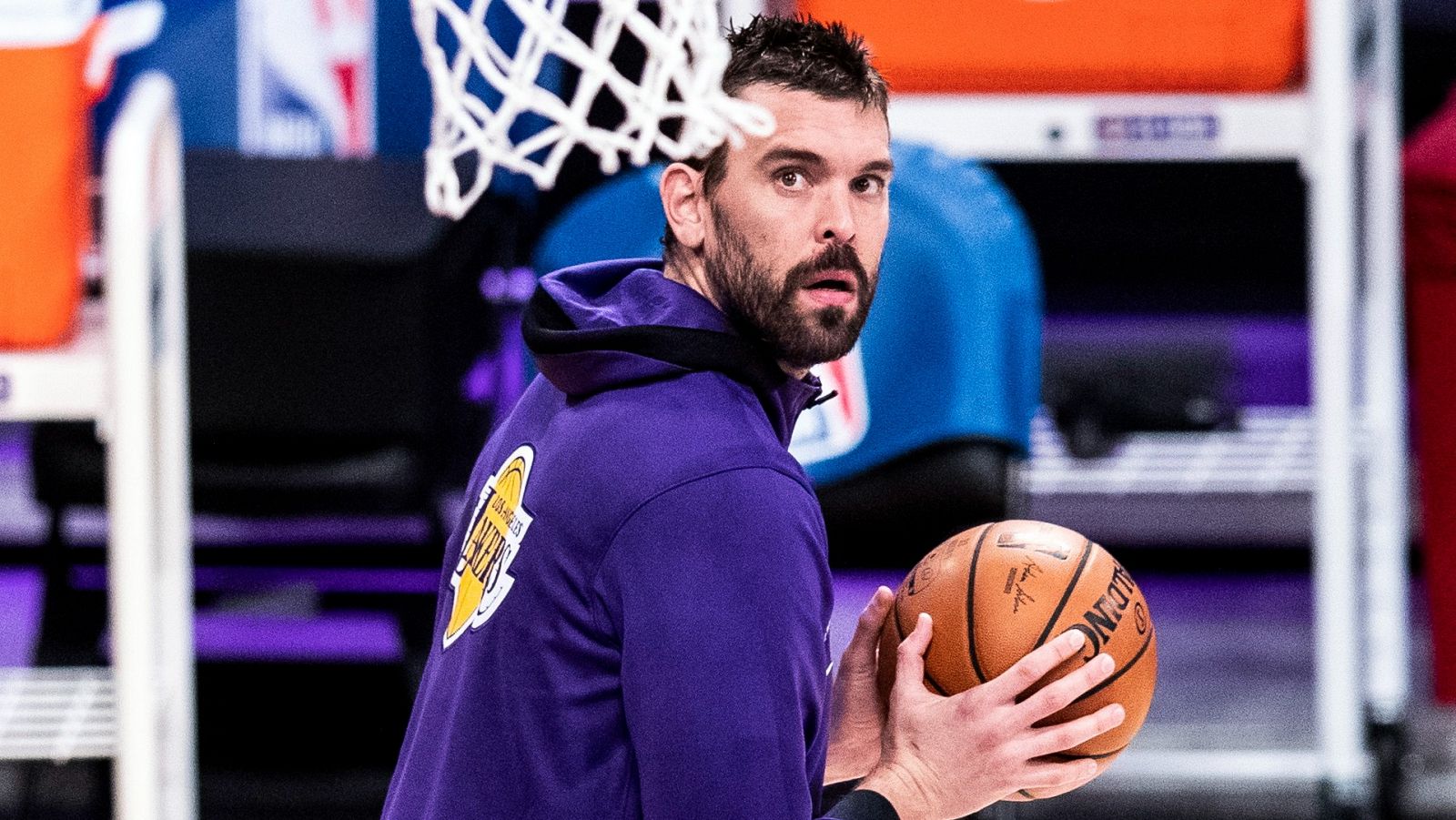 Marc Gasol, antes de comenzar un partido con los Lakers