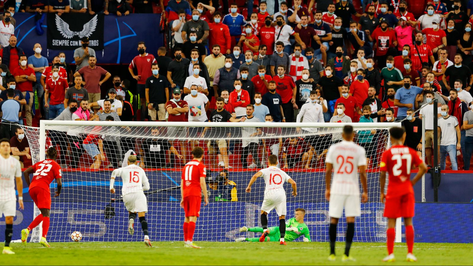  Rakitic logra el empate desde el punto de penalti