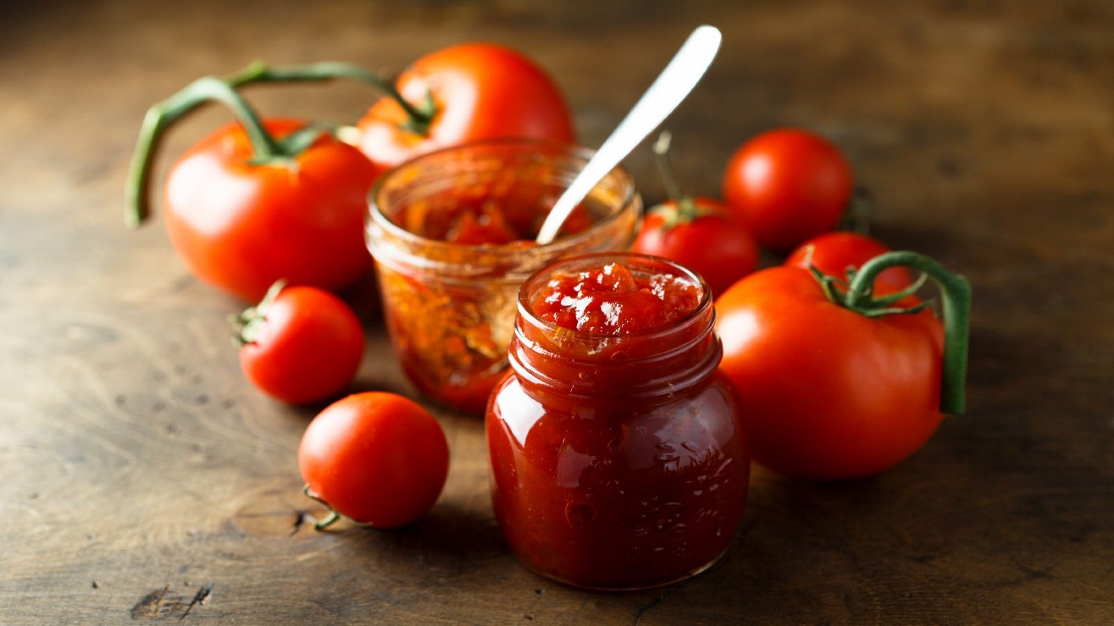 Embotado de mermelada de tomate