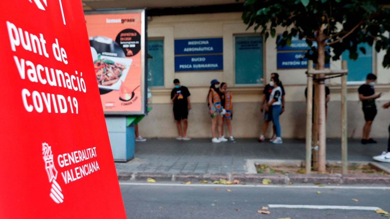 Punto de vacunación exprés contra la COVID-19 en Valencia