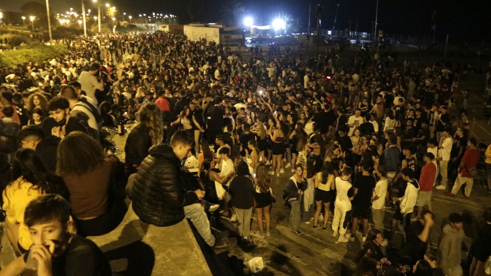 Botellada a la platja del Bogatell durant les festes de la Mercè a Barcelona