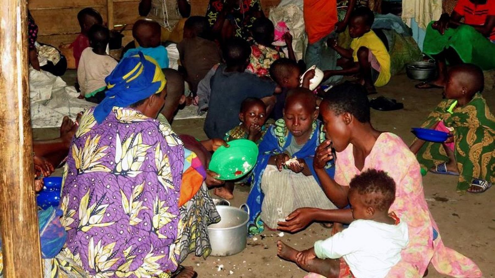 Mujeres de la República Democrática del Congo durante la epidemia de ébola en un campo de refugiados de Uganda.