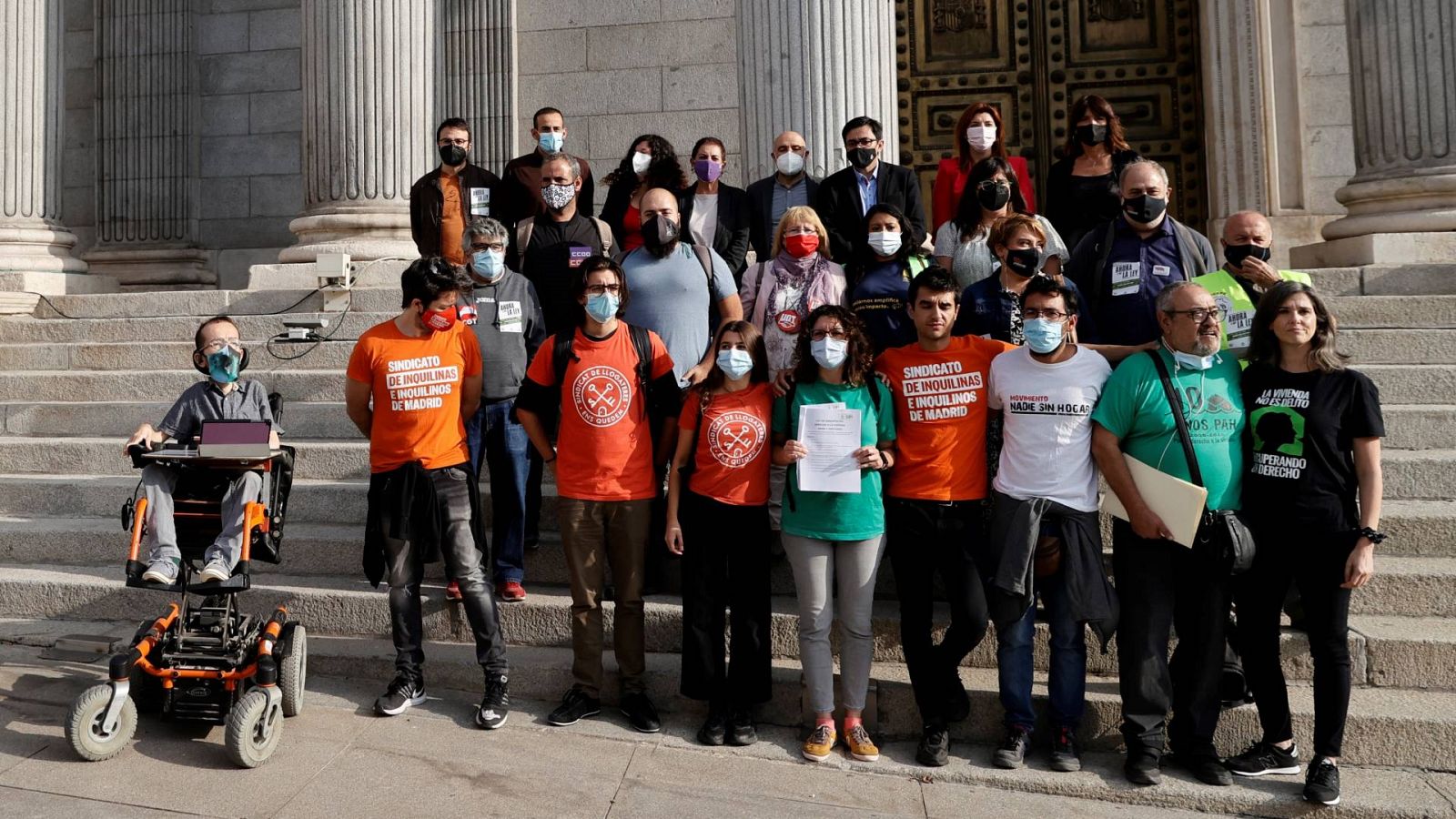 Manifestación a favor de la Ley de Garantía del Derecho a la Vivienda frente al Congreso de los Diputados