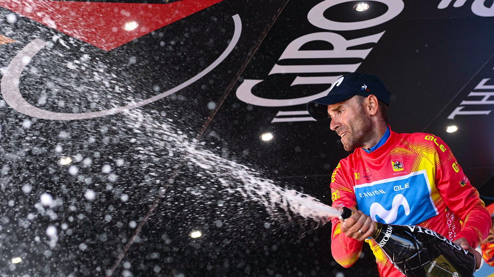 Alejandro Valverde celebra el liderato del Giro de Sicilia