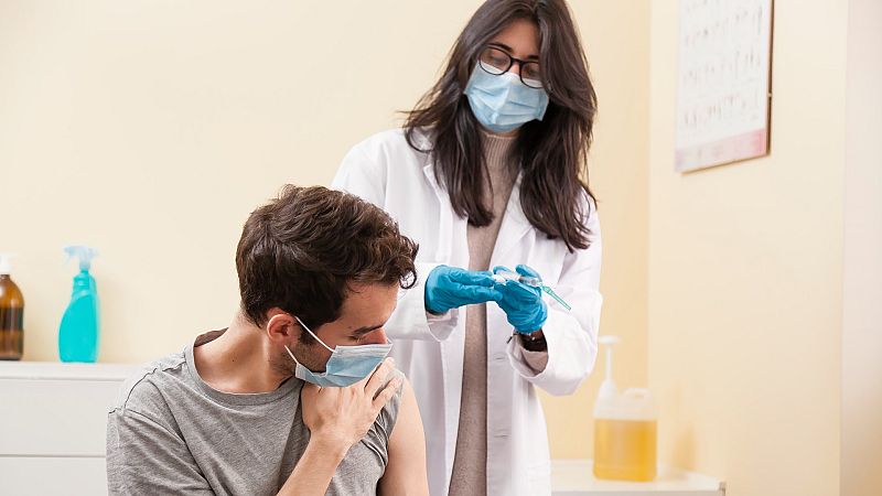 La vacuna contra la COVID-19 en el mundo: el 45 % de la población mundial ya tiene al menos una dosis