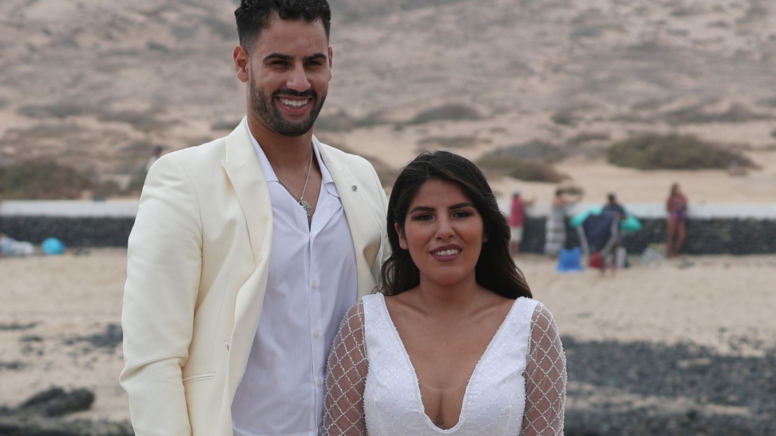 Isa Pantoja y Asraf Beno, de blanco en la boda de Anabel Pantoja