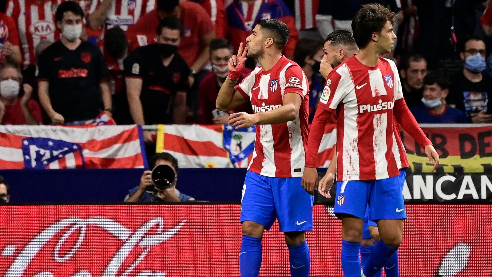 Luis Suárez celebra su gol ante el FC Barcelona