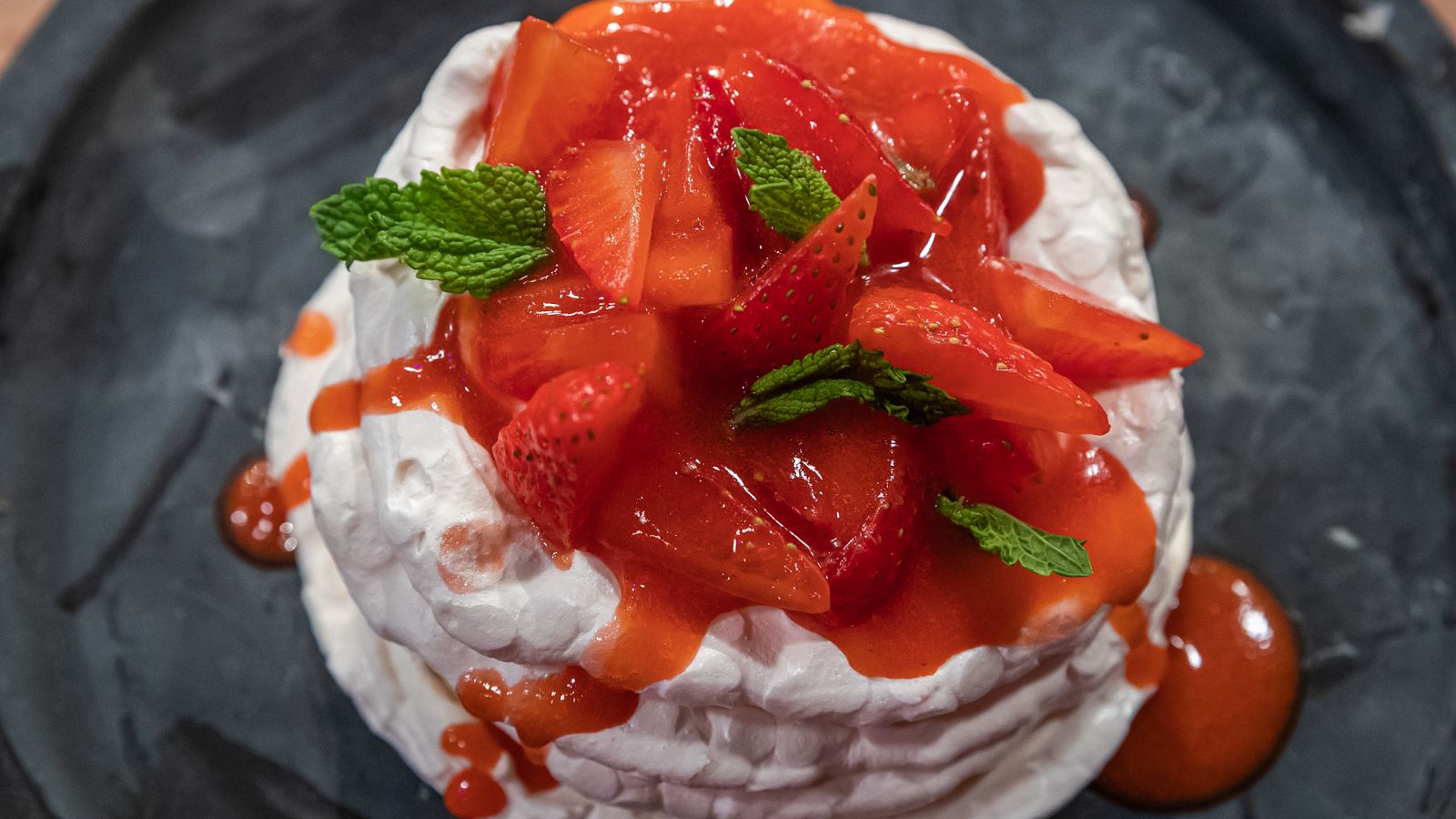 Receta de tarta Pavlova de fresas