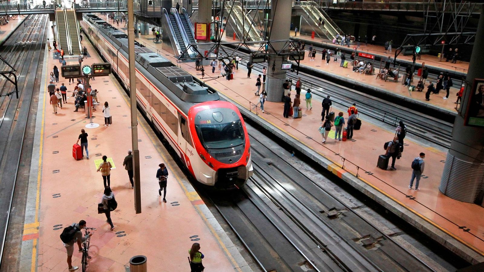 Vista de la estación de trenes de cercanías de Atocha, en Madrid.