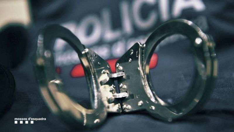 Quatre Mossos detinguts per robatori amb força, revelació de secrets i suborn