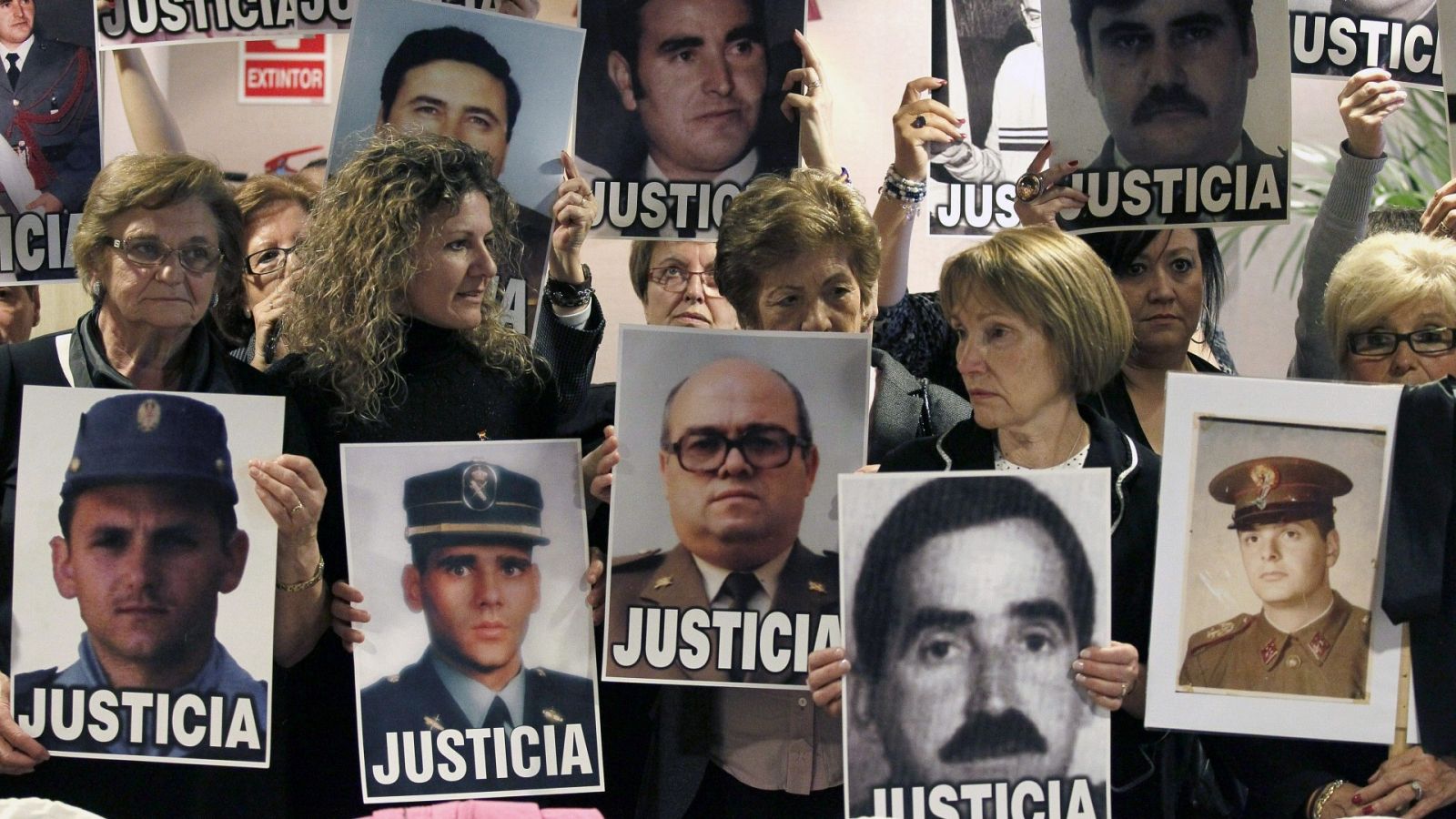 Imagen de 2012, cuando la asociación Voces contra el Terrorismo presentó la plataforma "Mujeres por la Justicia" para esclarecer y condenar los crímenes que todavía están sin resolver.