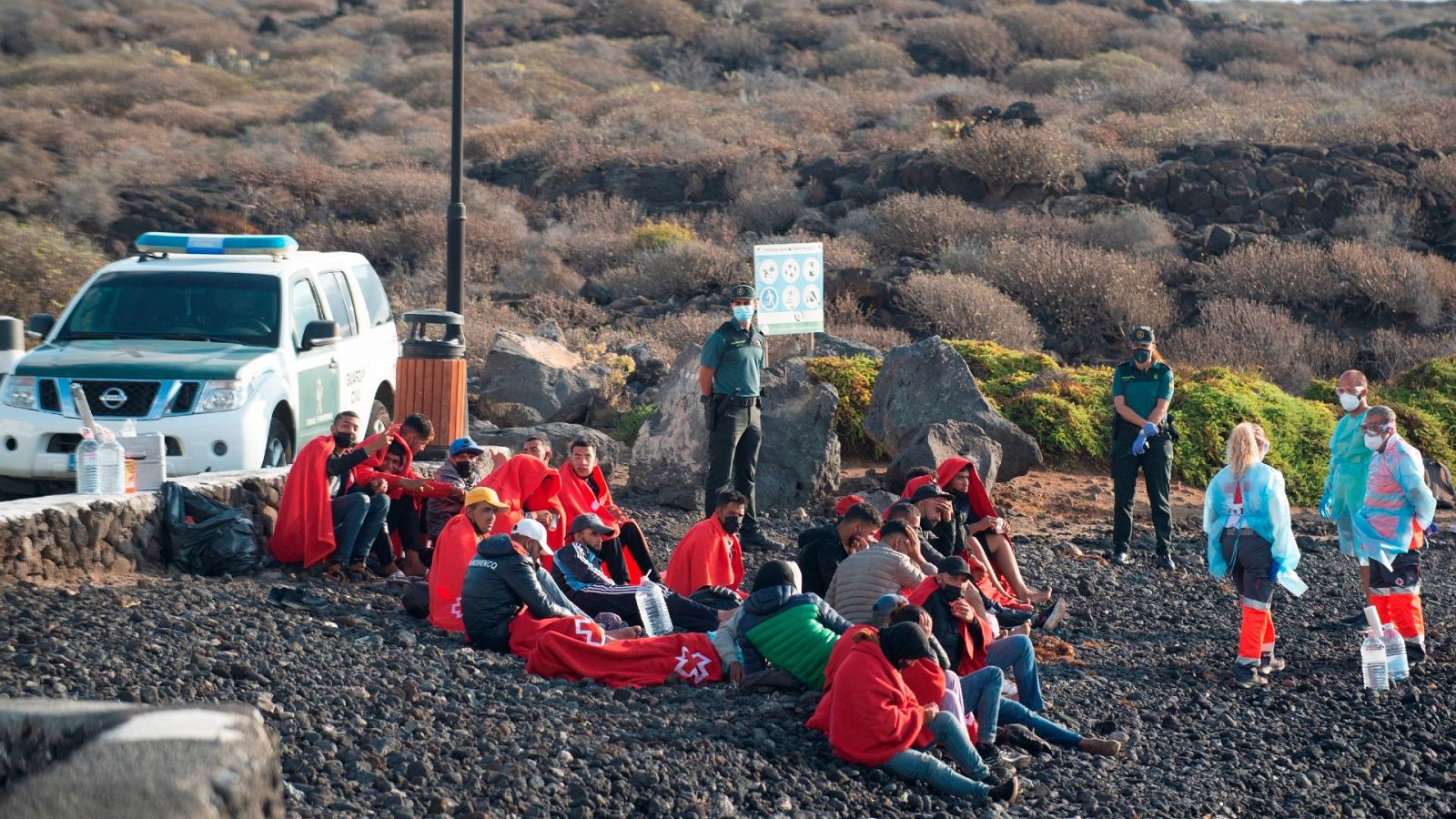 Un grupo de migrantes rescatados en Lanzarote
