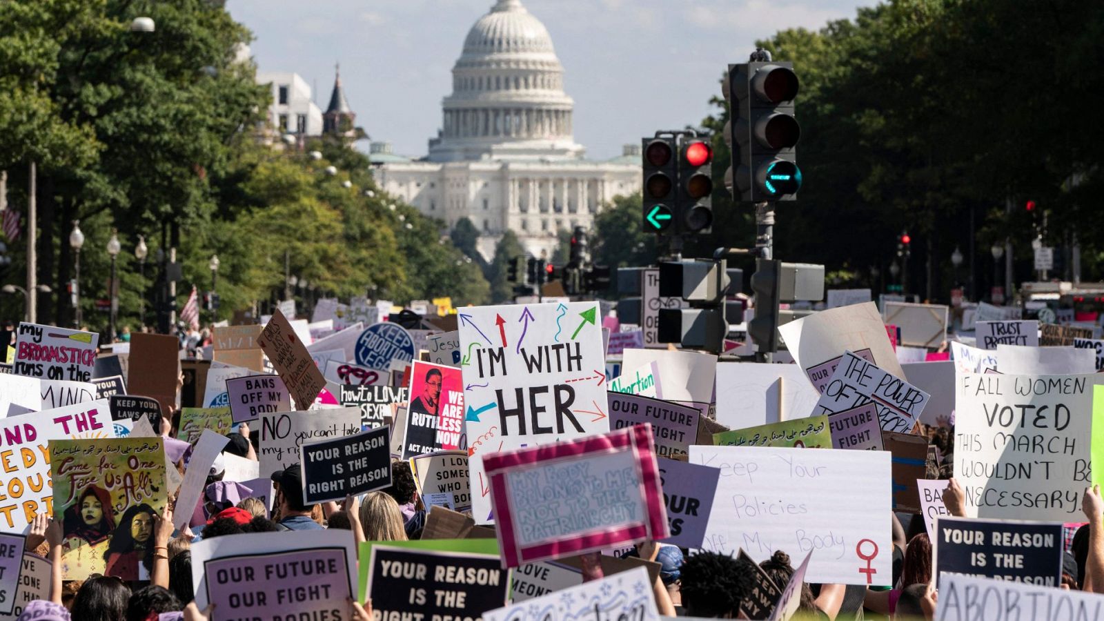 Manifestación por los derechos de las mujeres marchan hacia el Capitolio