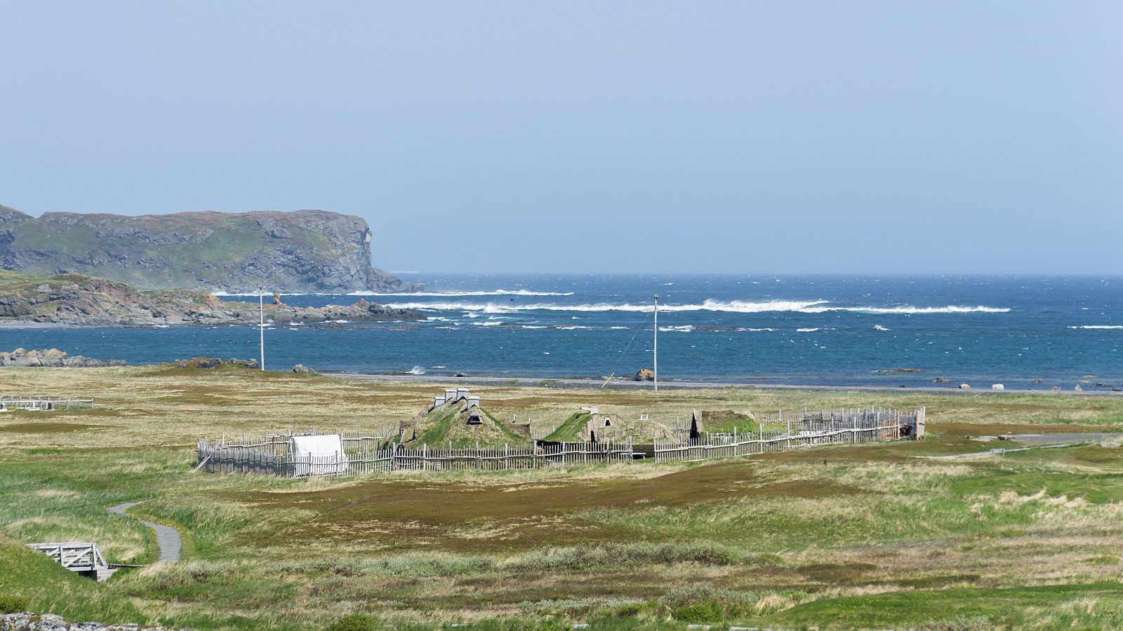 Imagen de archivo del asentamiento arqueológico vikingo de L'Anse aux Meadows (Terranova, Canadá).