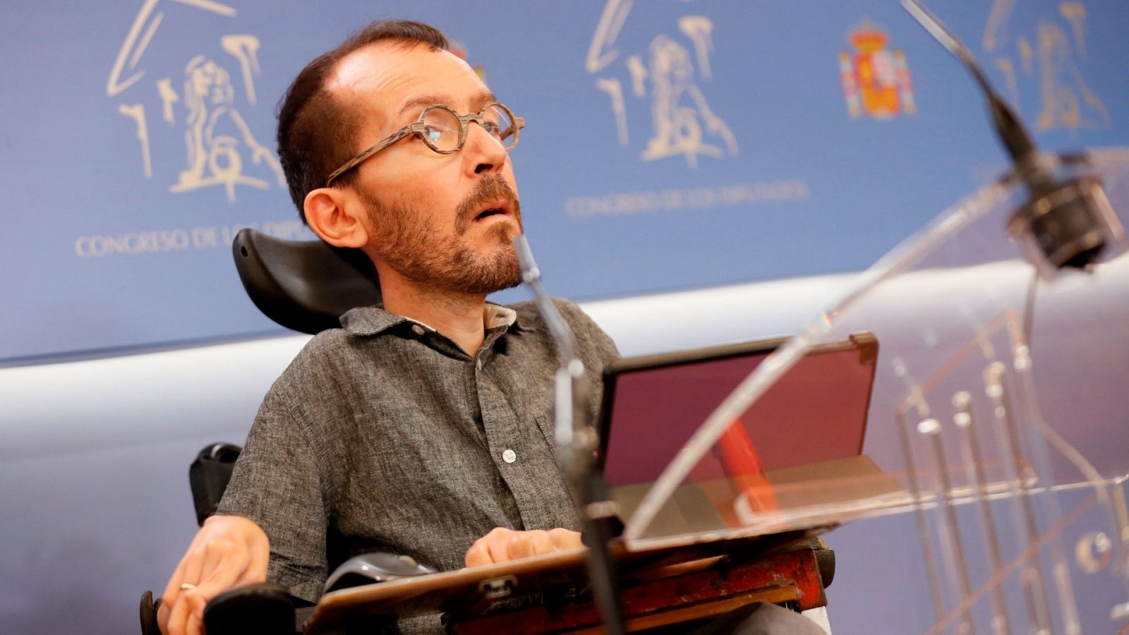 El portavoz de Unidas Podemos, Pablo Echenique, durante una rueda de prensa en el Congreso