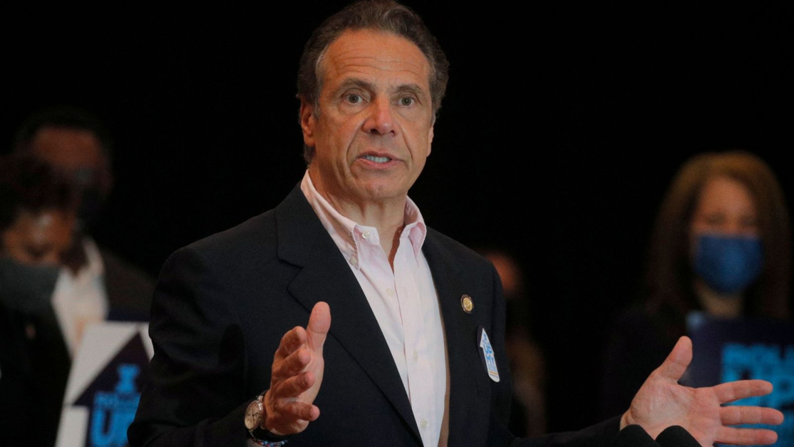 Imagen de archivo del 5 de abril de 2021 de Andrew Cuomo durante una conferencia en el Centro Comunitario Rochdale Village en Queens, Nueva York.