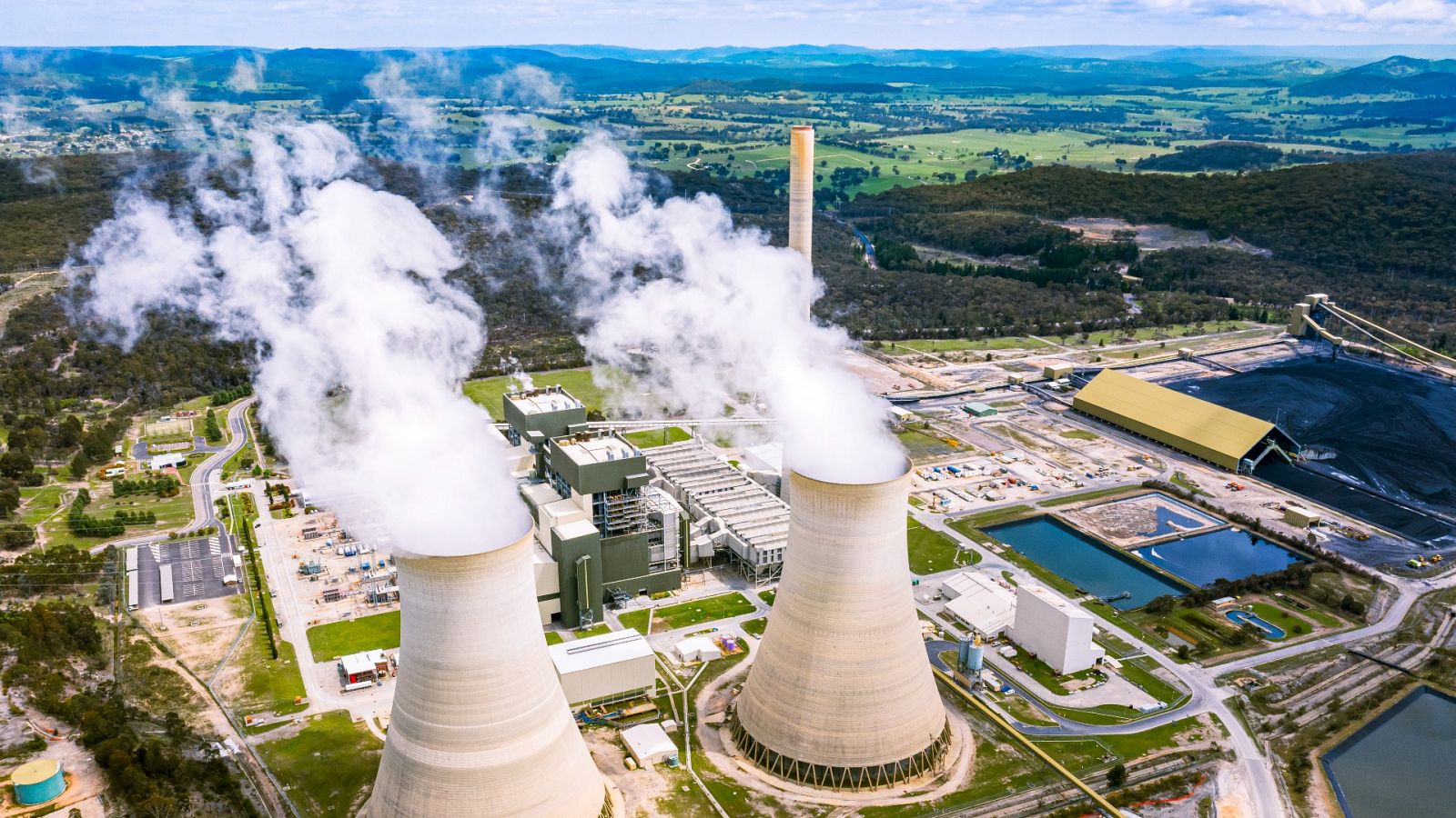 El carbón va desapareciendo en los países más desarrollados, pero sigue siendo la principal fuente de electricidad global