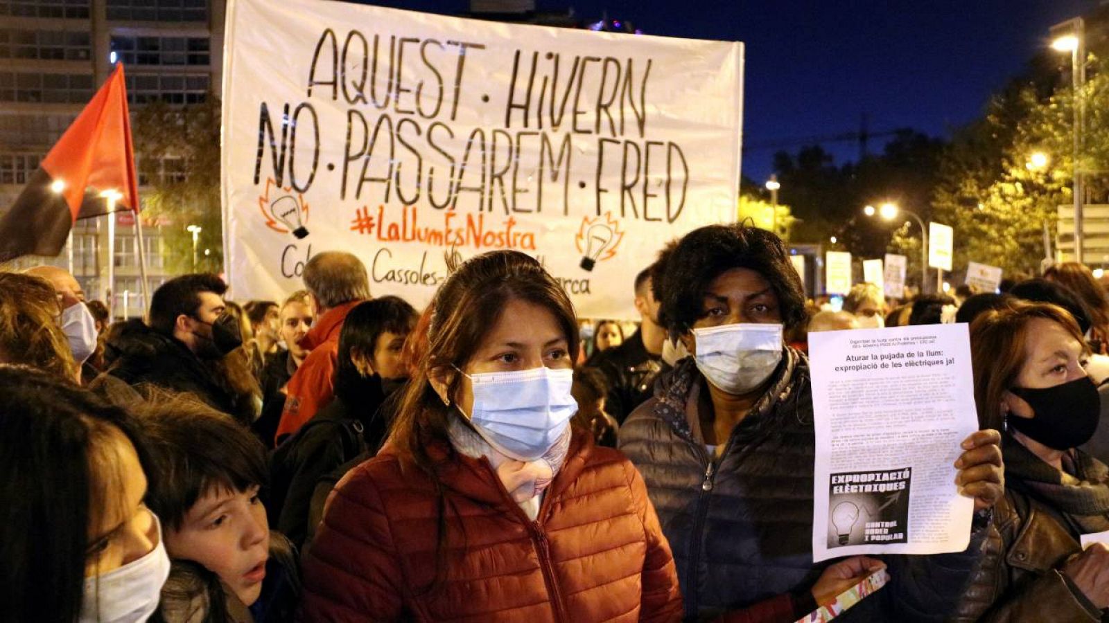 La manifestació contra l'increment del preu de la llum reuneix unes 2.000 persones a Barcelona | ACN