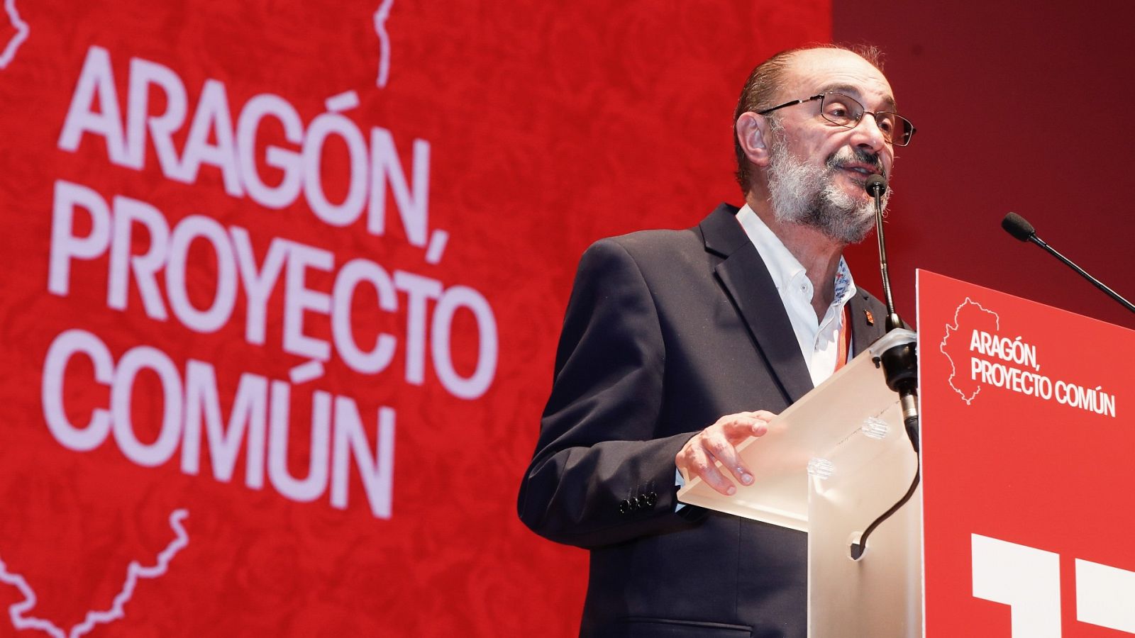 El secretario general del PSOE de Aragón y presidente regional, Javier Lambán