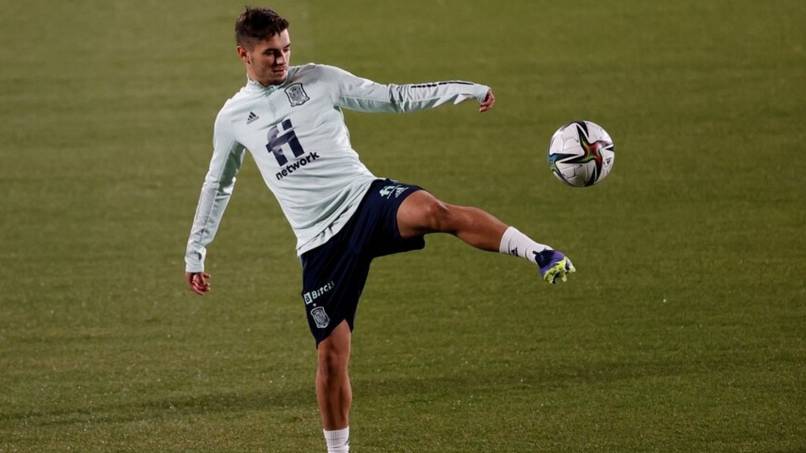 Brahim Díaz durante un entrenamiento con la Selección española.