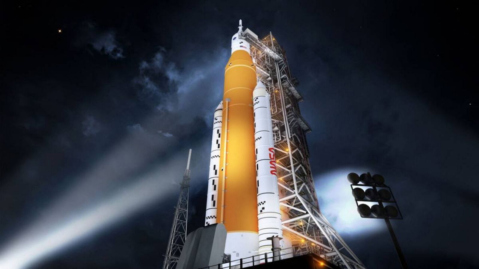 Imagen del cohete de la NASA, el Space Launch System (SLS), en su configuración de vehículo de la tripulación del Bloque 1 que enviará astronautas a la Luna en las misiones Artemis.