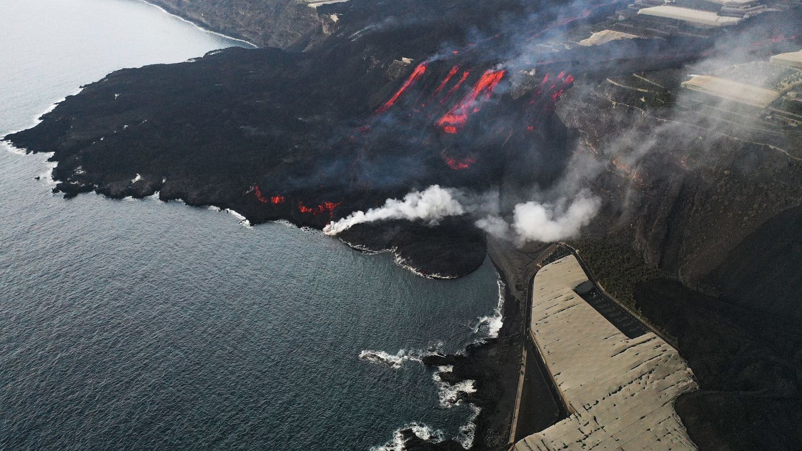 La lava expulsada desde Cumbre Vieja ha alcanzado las 998,4 hectáreas de terreno