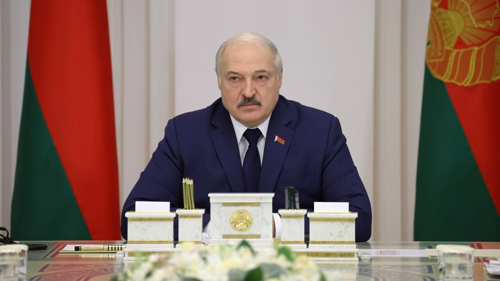 El presidente de Bielorrusia, Alexandr Lukashenko, en una reunión del Consejo de Ministros en Minsk, este jueves. Nikolai Petrov/BelTA/via REUTERS 