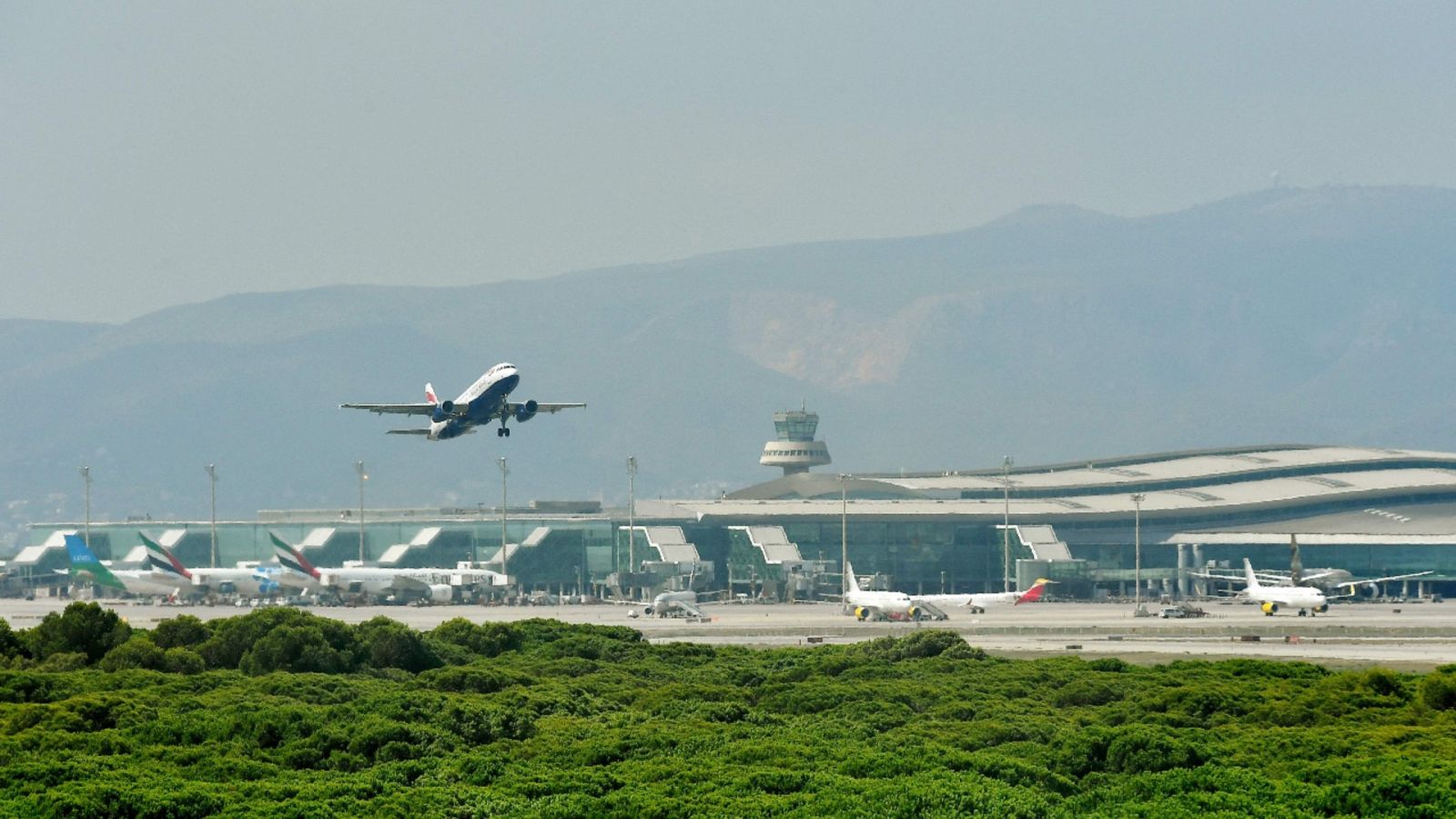 Una imagen del exterior del aeropuerto de El Prat de Llobregat (Barcelona).