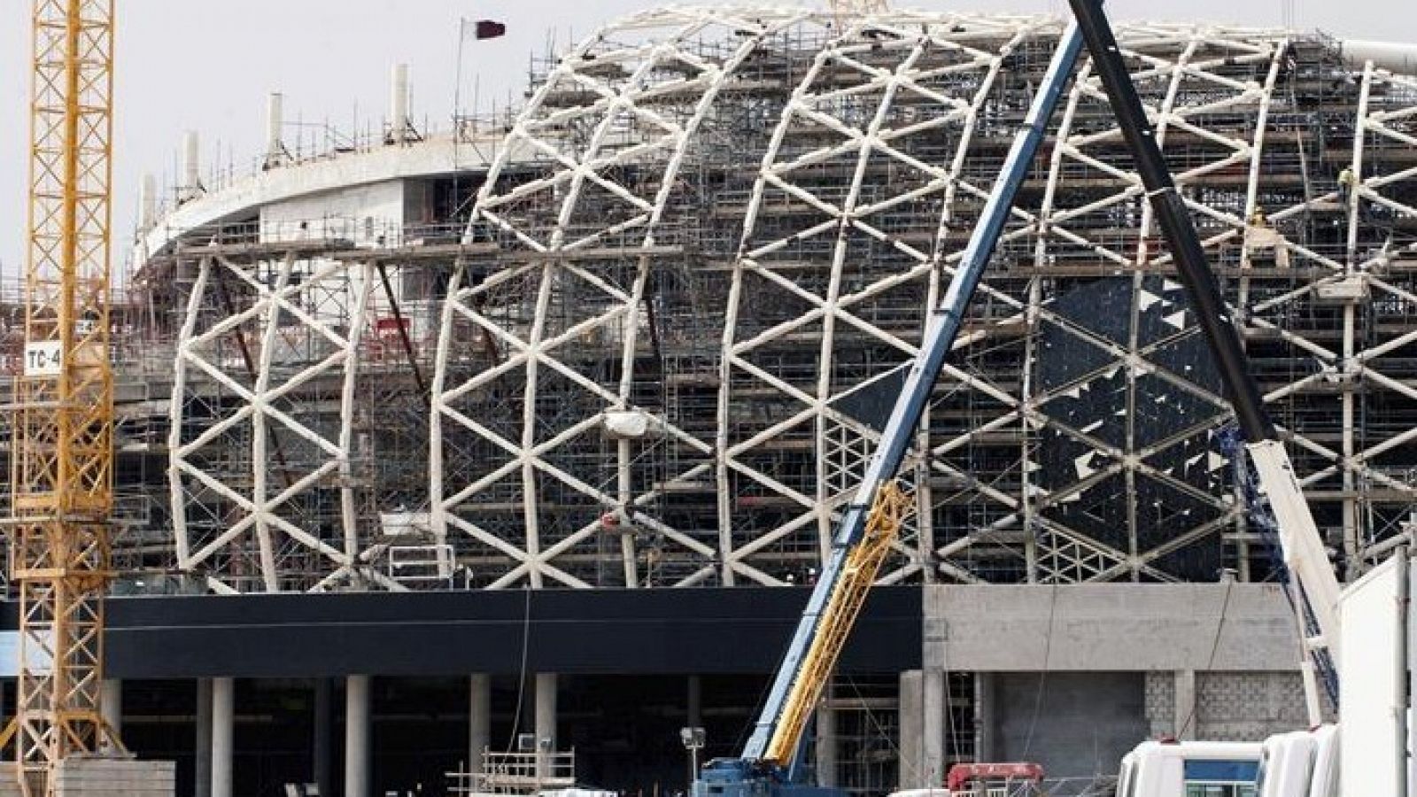 Imagen de las obras de construcción de un estadio de fútbol para el Mundial de Catar 2022.