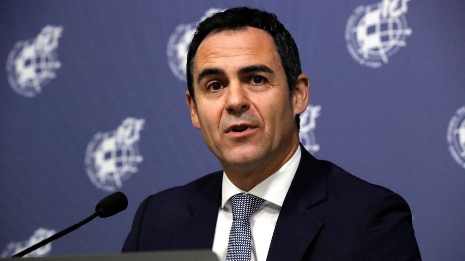  Velasco Carballo durante una rueda de prensa.