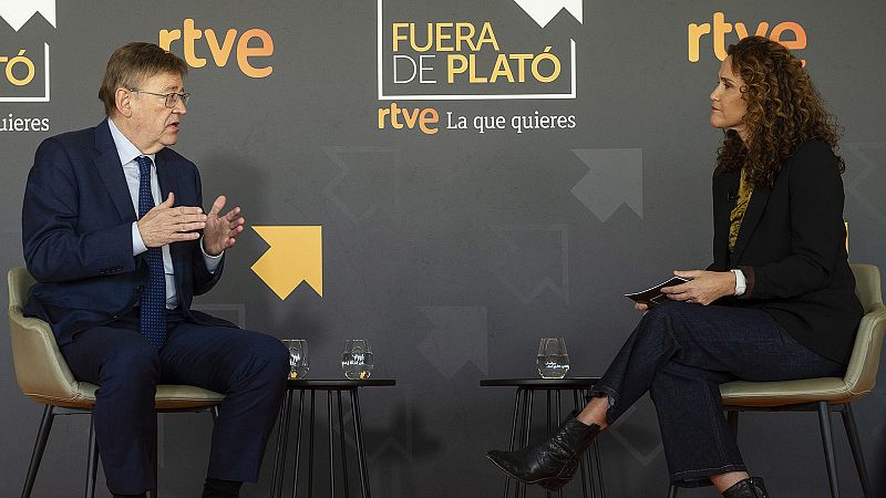 'Fuera de plató', primer invitado